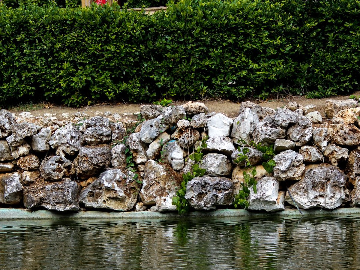 Retaining walls